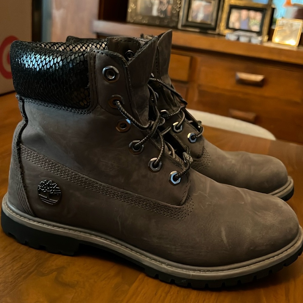 Timberland leather boot women’s size 9